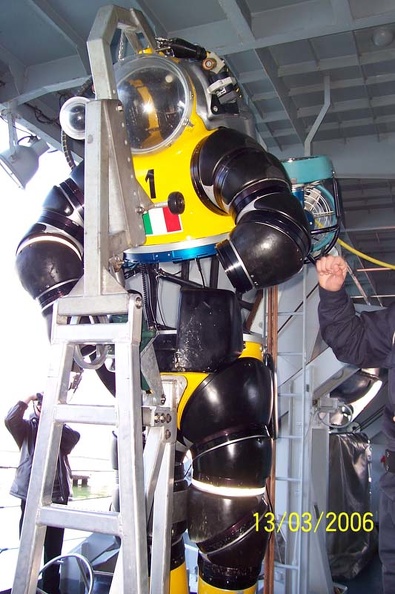Vita-sociale-2006-Visita-nave-Anteo-31.jpg